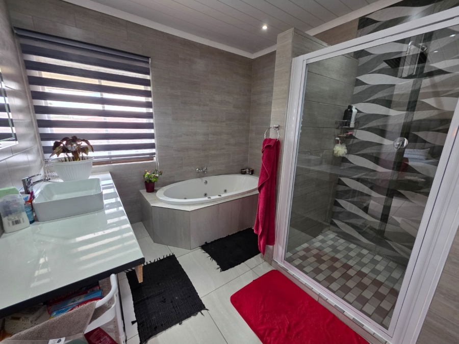 6 Bedroom Property for Sale in Dan Pienaar Free State